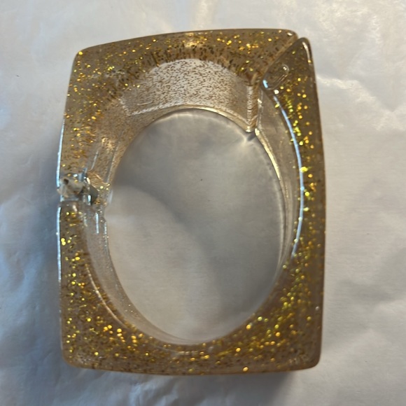 MarlaWynne Square Hinged Bangle
Bracelet Gold Speckled - Picture 2 of 3